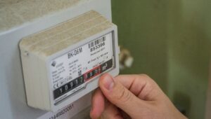 Cette astuce lui permet de ne rien payer pour son électricité