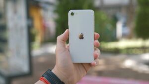 iPhone SE 4 : sa sortie pour 2025 se confirme, la production va débuter